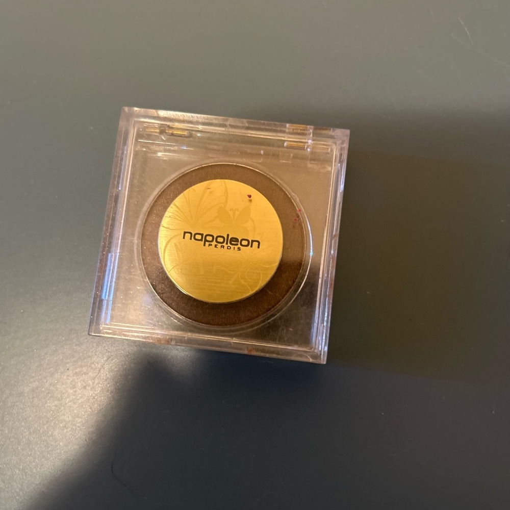 Napoleon Perdis Shimmering brown Eyeshadow